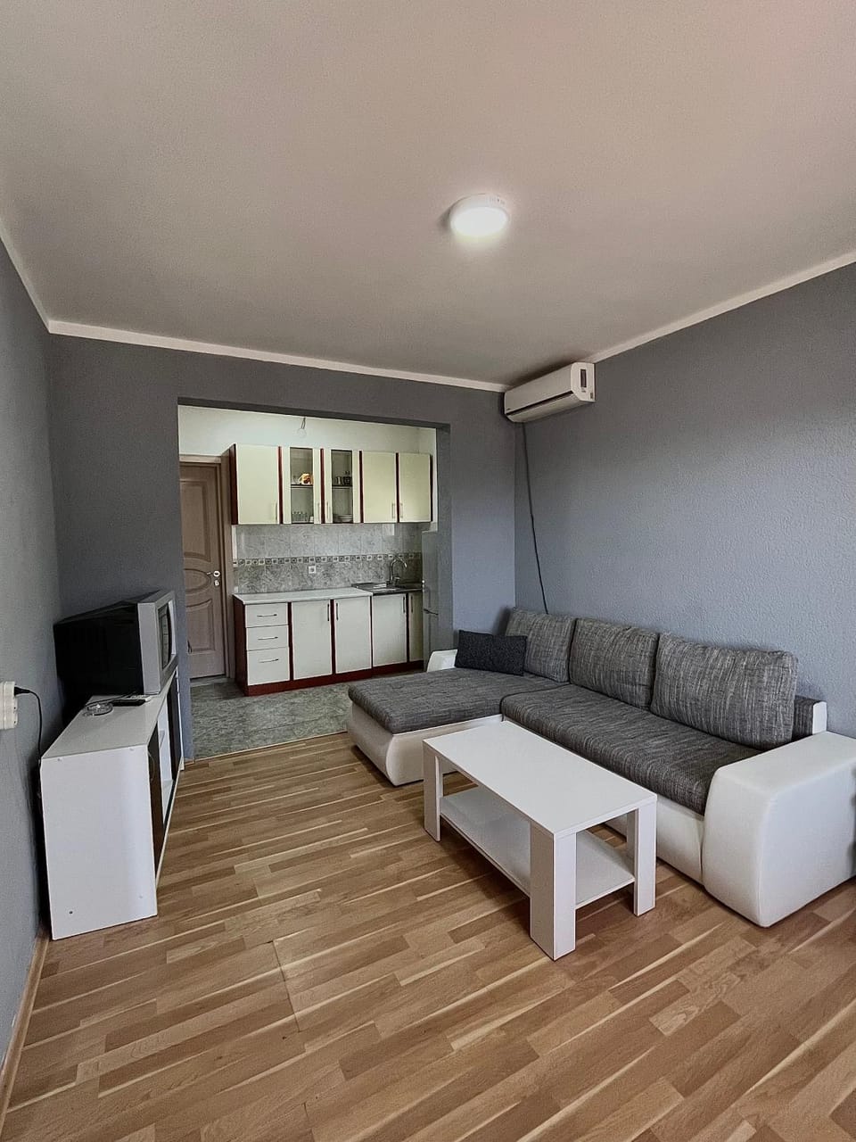 TV and multimedia, Kitchen or kitchenette, Living room, Seating area