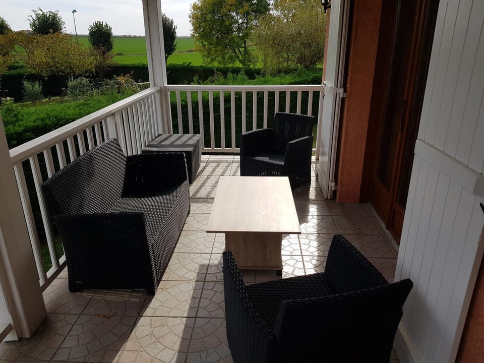 Balcony/Terrace, Garden view