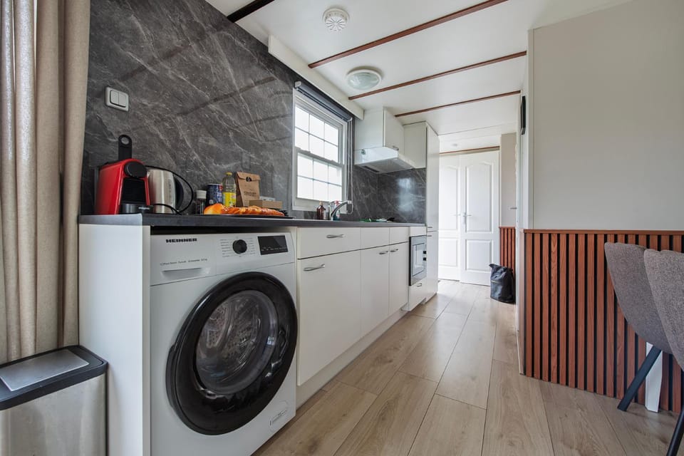 Kitchen or kitchenette, washing machine, dryer