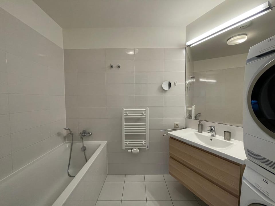 Shower, Bathroom, Bath, towels, washing machine, dryer