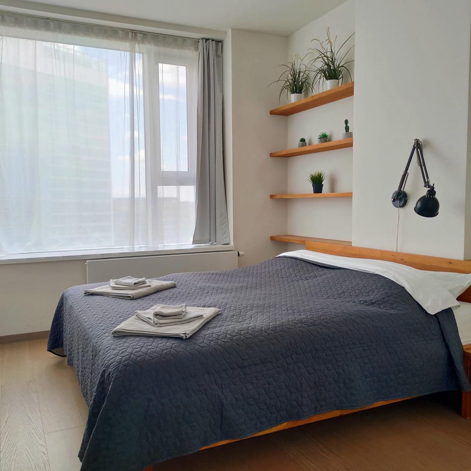 Bed, Bedroom, towels