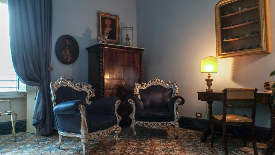 Living room, Seating area