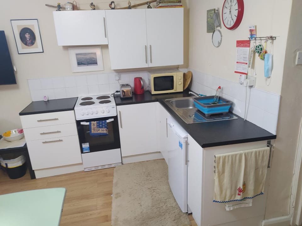 Kitchen or kitchenette, minibar, pet friendly, stove, toaster