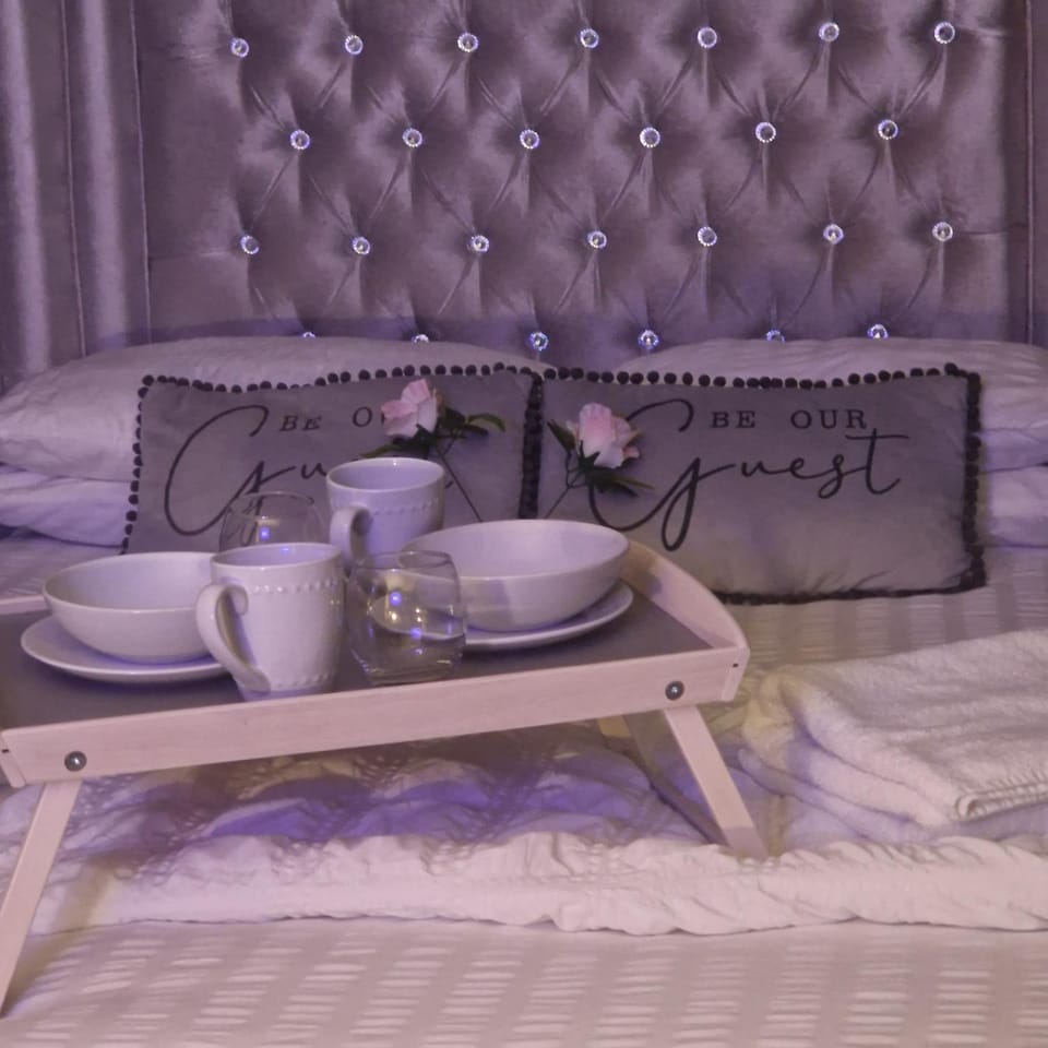 Lenox Bed and Breakfast Bed and Breakfast in Widnes