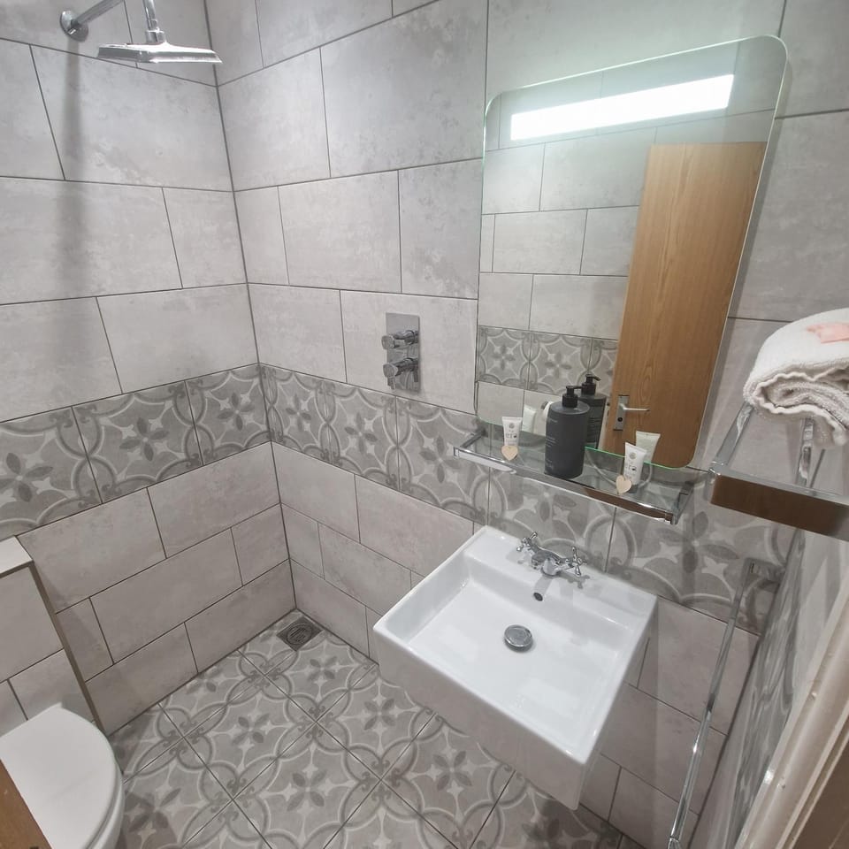 Lenox Bed and Breakfast Bed and Breakfast in Widnes