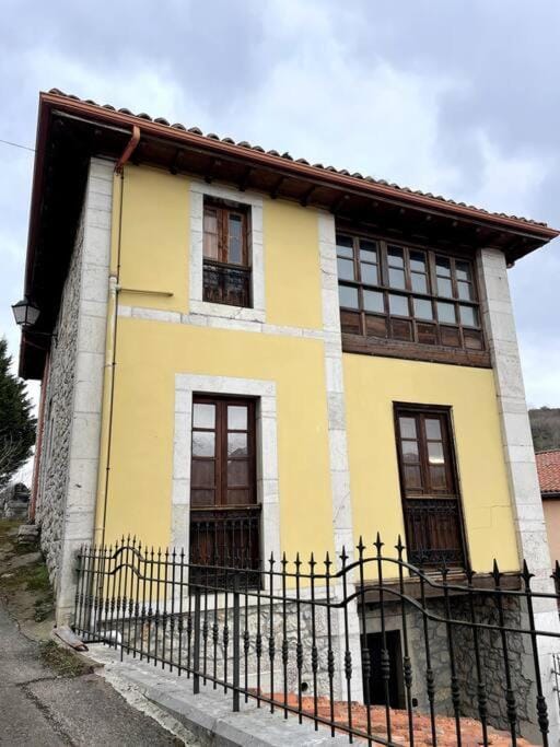 La Llamera House in Asturias