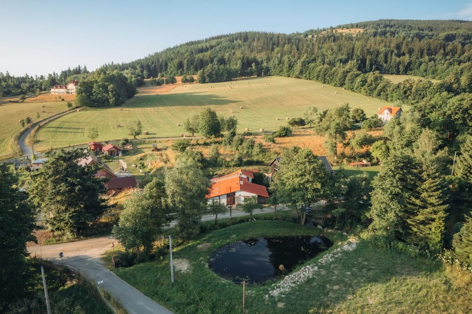 Property building, Day, Neighbourhood, Natural landscape, Bird's eye view, Mountain view