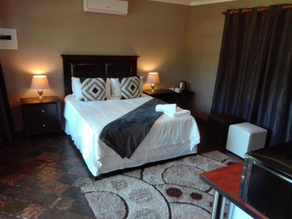 Bed, Bedroom, air conditioner