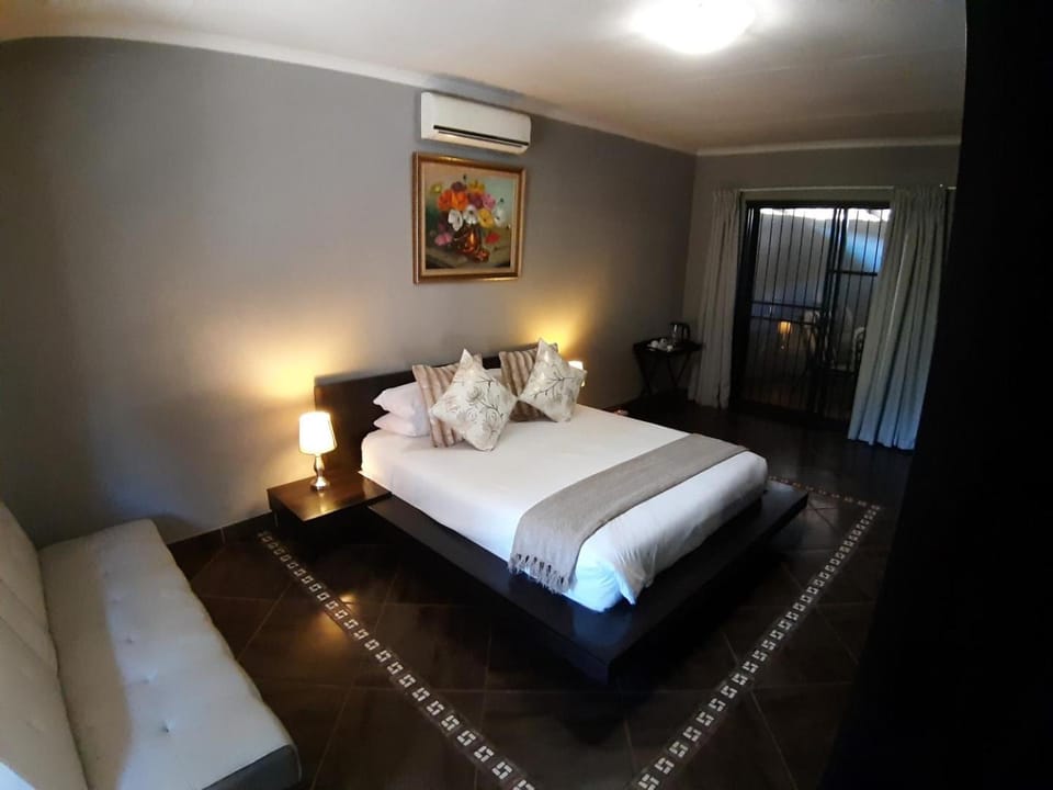 Bed, Bedroom, Family, towels, air conditioner