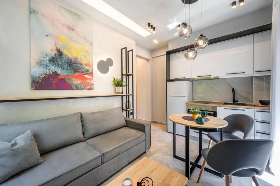 Kitchen or kitchenette, Living room, Seating area, Dining area