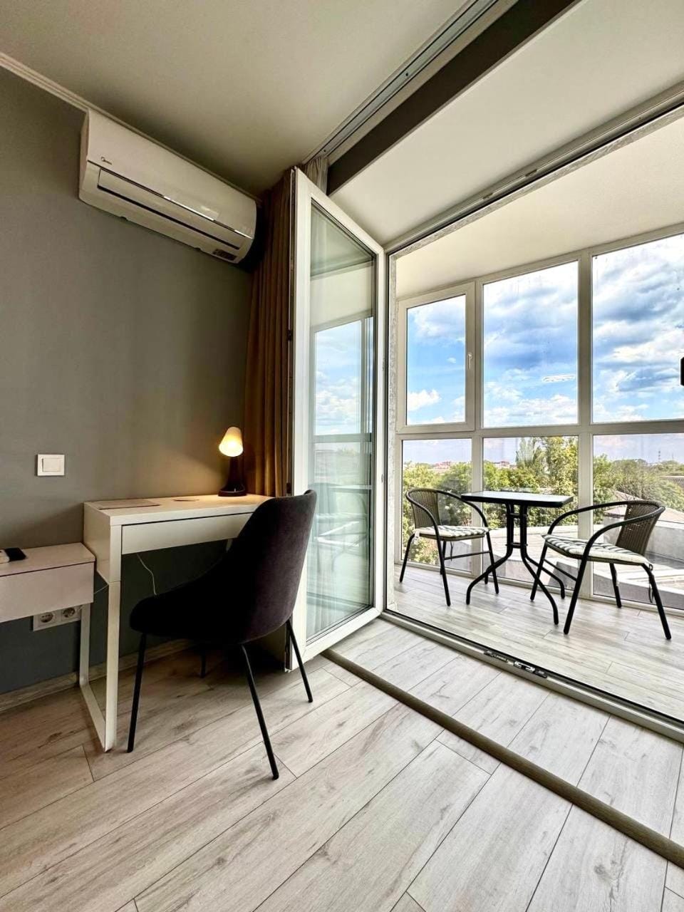 ApartPoltava апартаменти бізнес-класу в престижній НОВОбудові з панорамним балконом ЦЕНТР Apartment in Ukraine