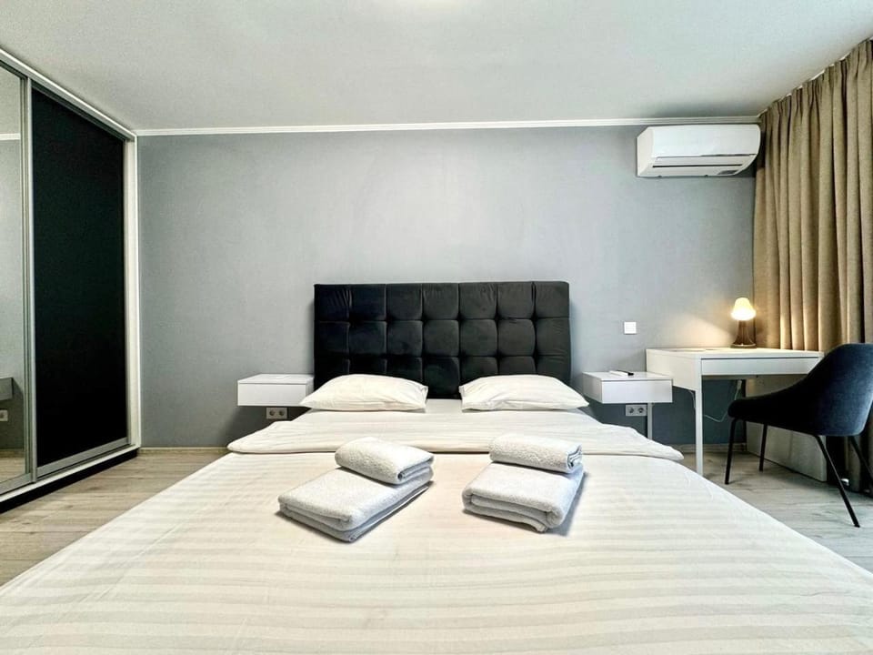 ApartPoltava апартаменти бізнес-класу в престижній НОВОбудові з панорамним балконом ЦЕНТР Apartment in Ukraine