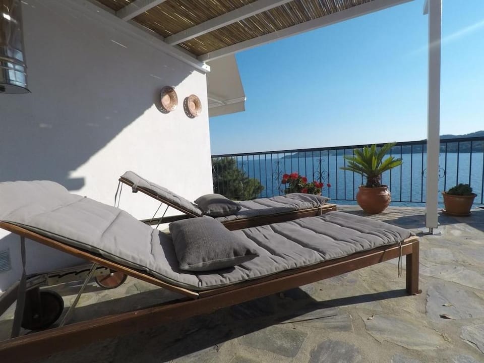 TASSOS seafront house House in Skiathos