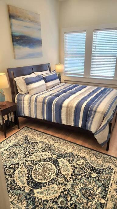 Shower, Bed, Bathroom, TV and multimedia, Bedroom