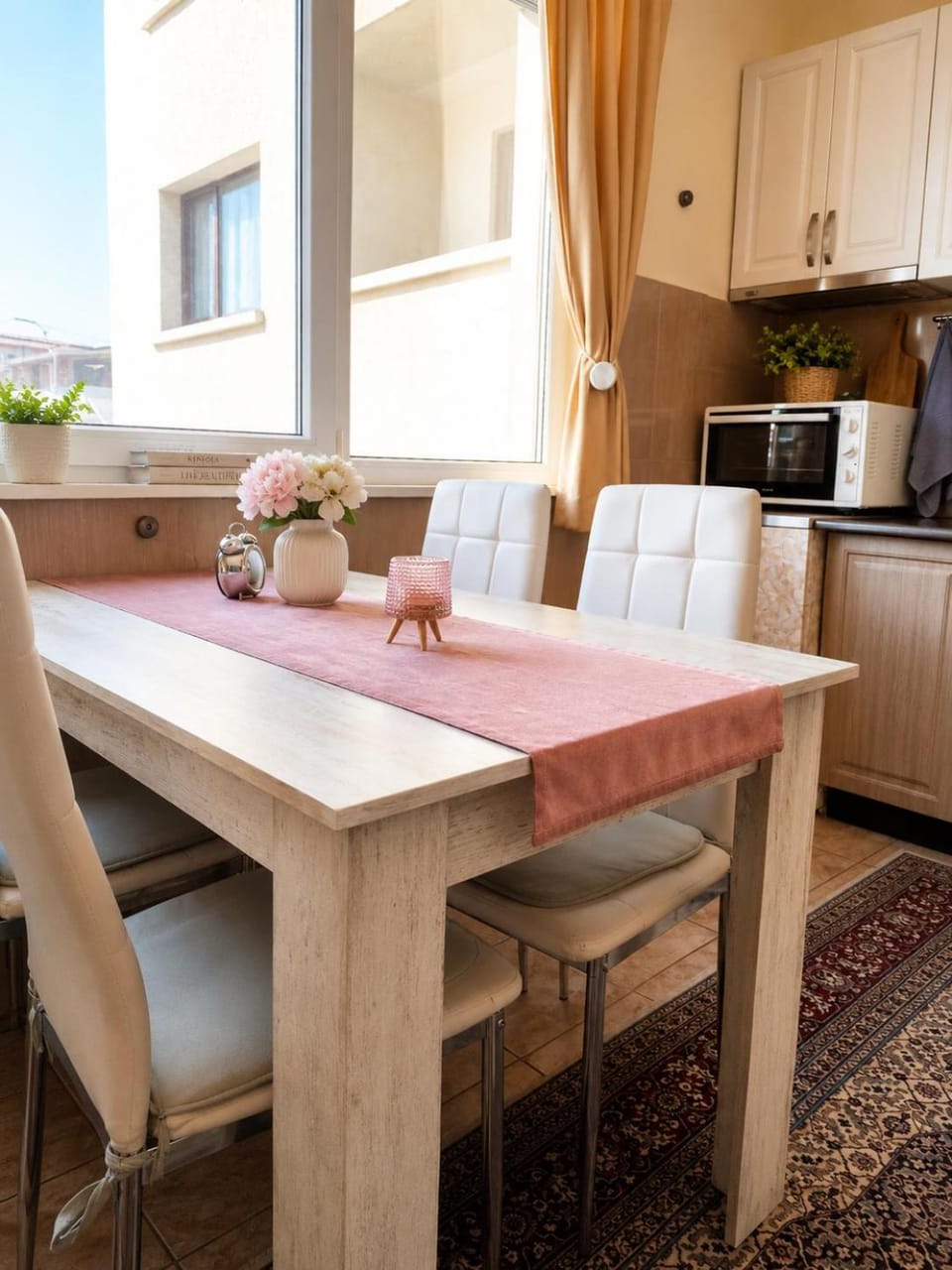 Coffee/tea facilities, Kitchen or kitchenette, Living room, Seating area, Dining area, oven, stove