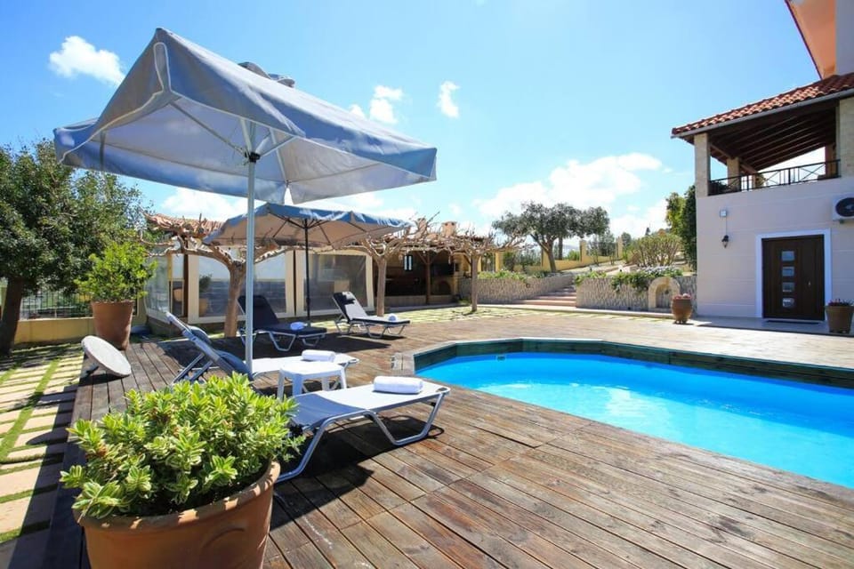 Sofia's Sunny Home + Private Pool + Gym Villa in Crete