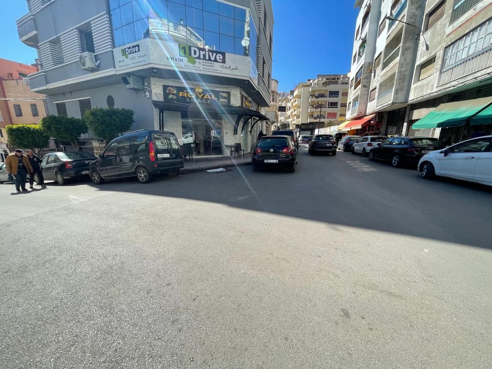 Appartement avec terrasse à boulevard centre Apartment in Tangier
