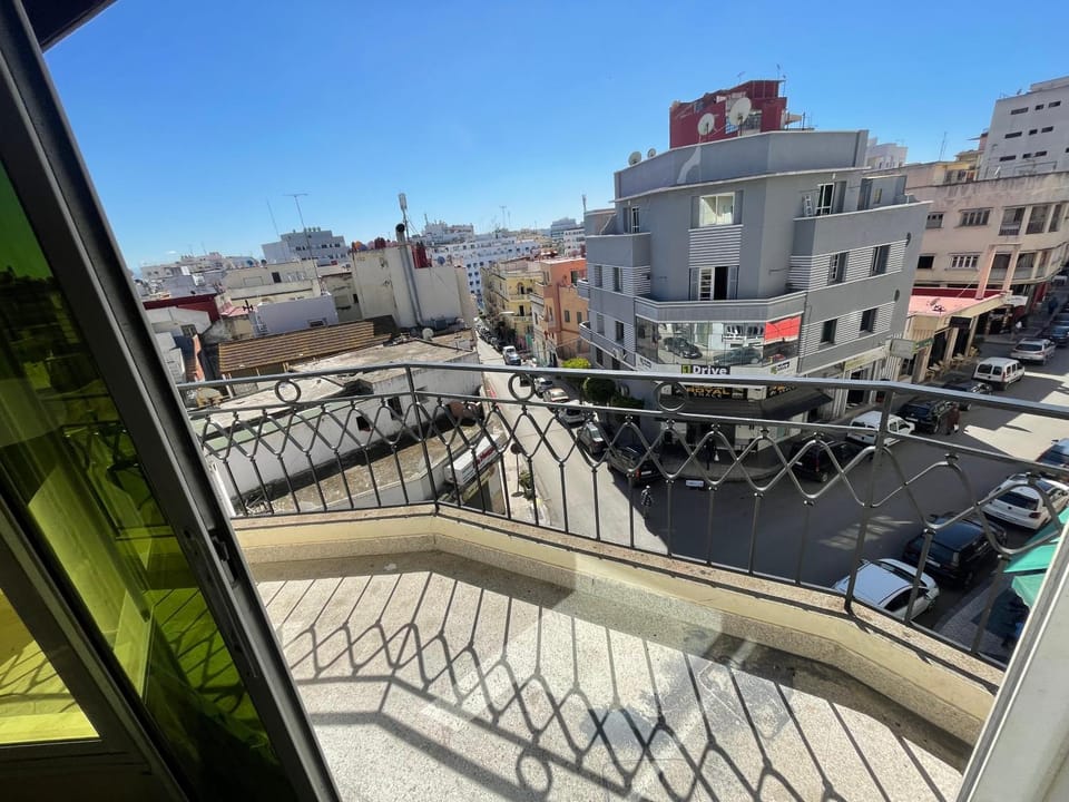 Appartement avec terrasse à boulevard centre Apartment in Tangier