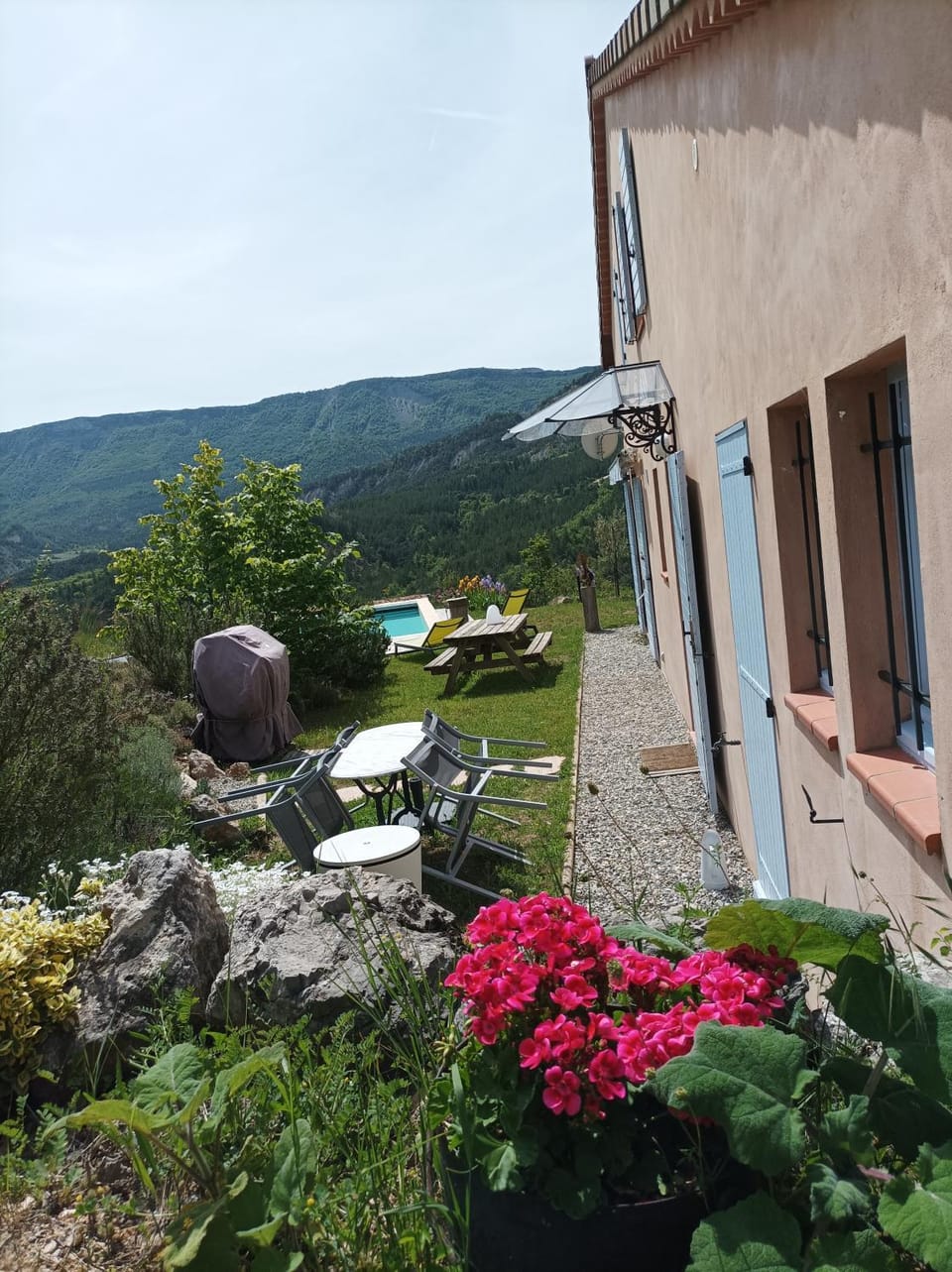 Garden, Dining area