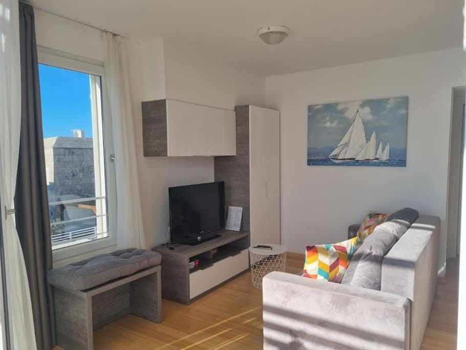 Sunny Sky Punta Skala, see view, 75 m to the beach Apartment in Zadar County