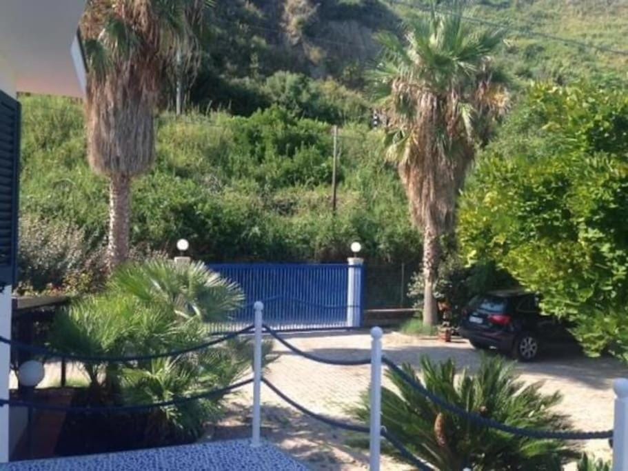 Facade/entrance, Natural landscape, Garden, Garden view, Parking