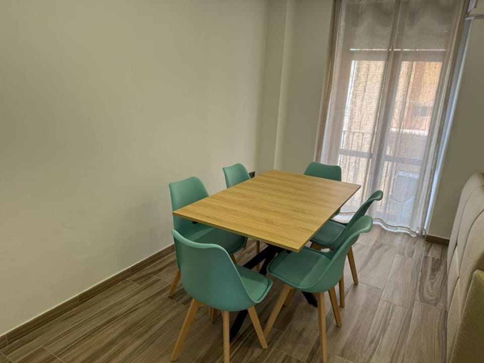 Seating area, Dining area