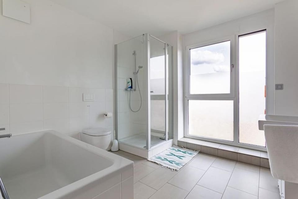 Shower, Toilet, Bathroom, Bath