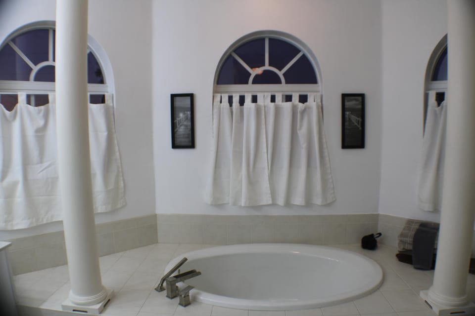 Bathroom, Bath, towels