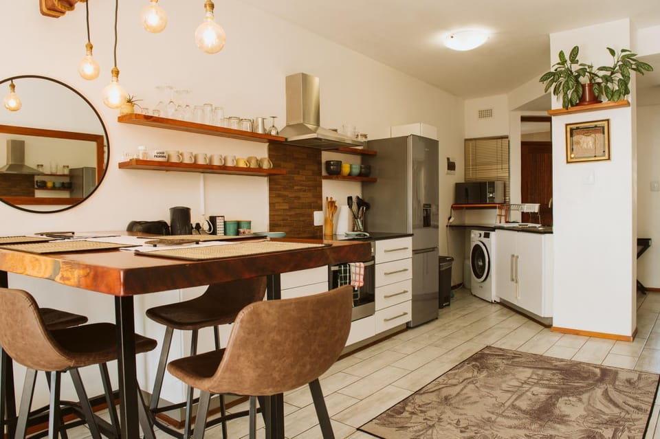 Kitchen or kitchenette, Dining area, minibar, pet friendly, stove