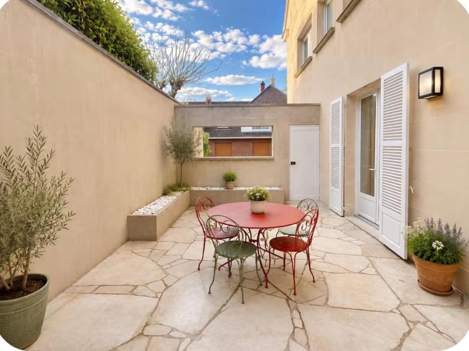 White House - THE SUNNY avec TERRASSE et PARKING privé - 20 min CENTRE Apartment in Amiens