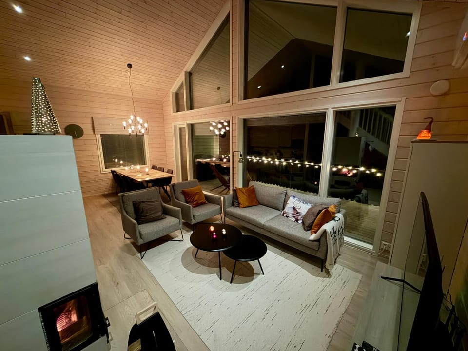 Living room, Dining area, fireplace