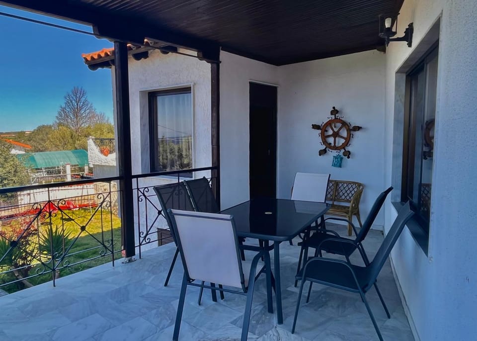 Day, Balcony/Terrace, Seating area