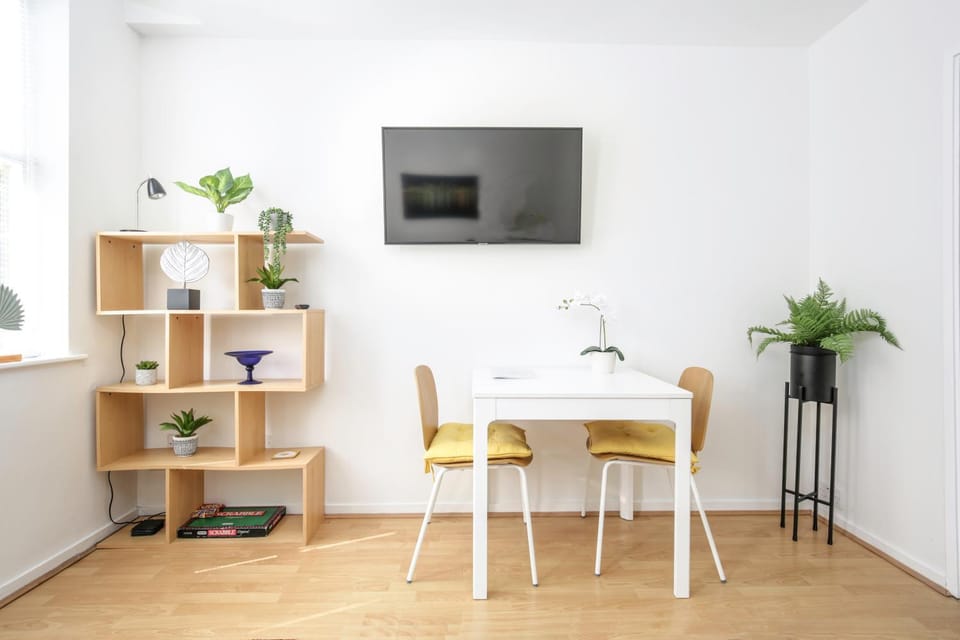 TV and multimedia, Dining area, hair dresser