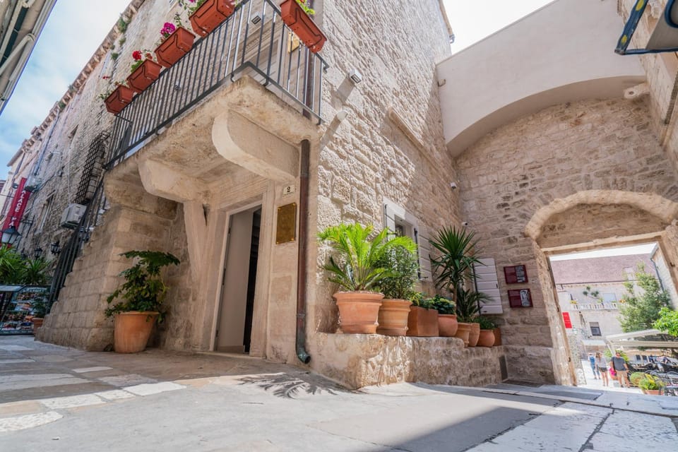 Property building, Facade/entrance