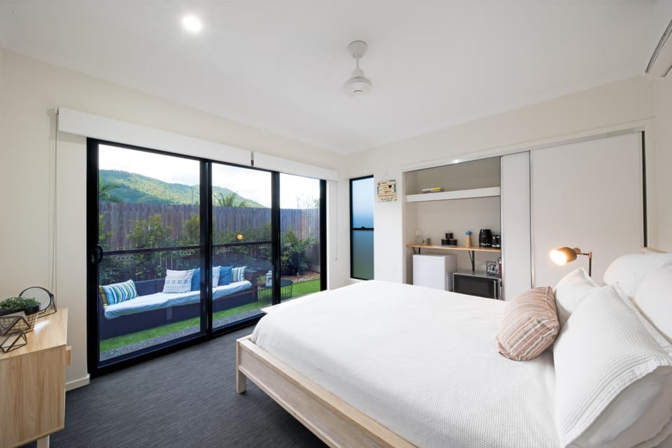 Kitchen or kitchenette, Bedroom