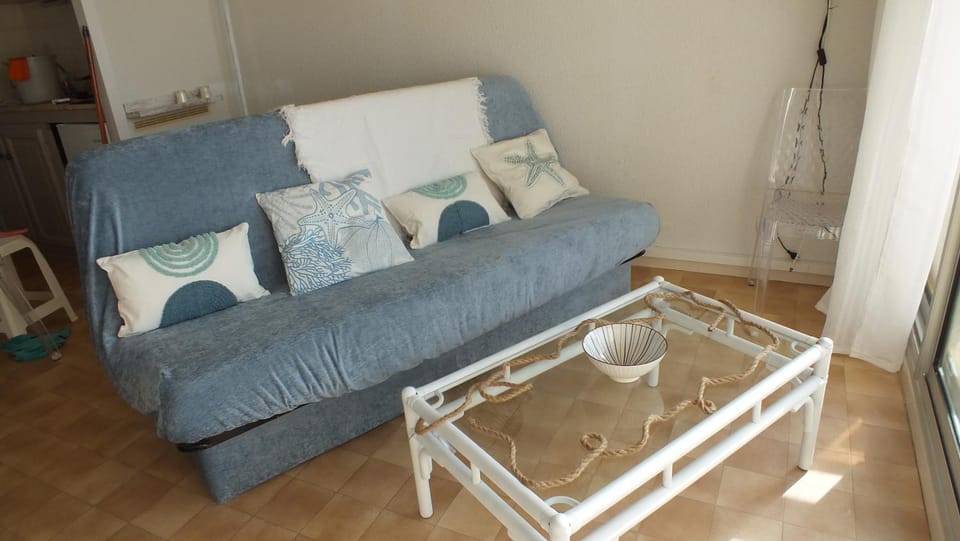 Bed, Living room