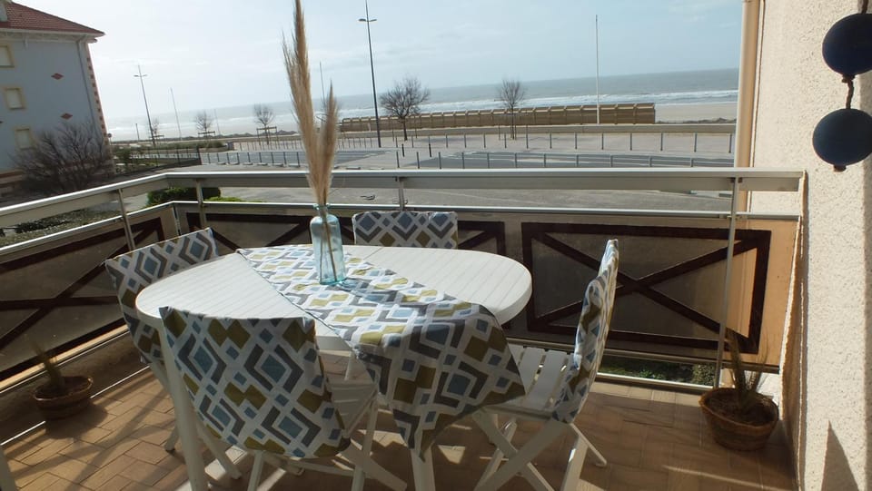Patio, Natural landscape, View (from property/room), Balcony/Terrace, Balcony/Terrace, Sea view