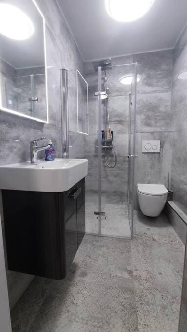 Shower, Toilet, Bathroom