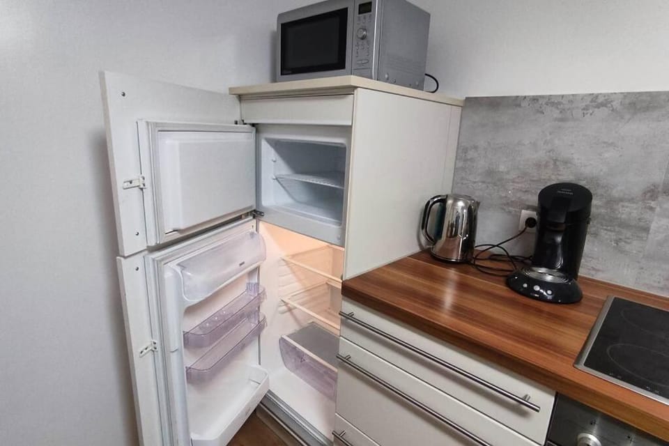Coffee/tea facilities, Kitchen or kitchenette, minibar, stove