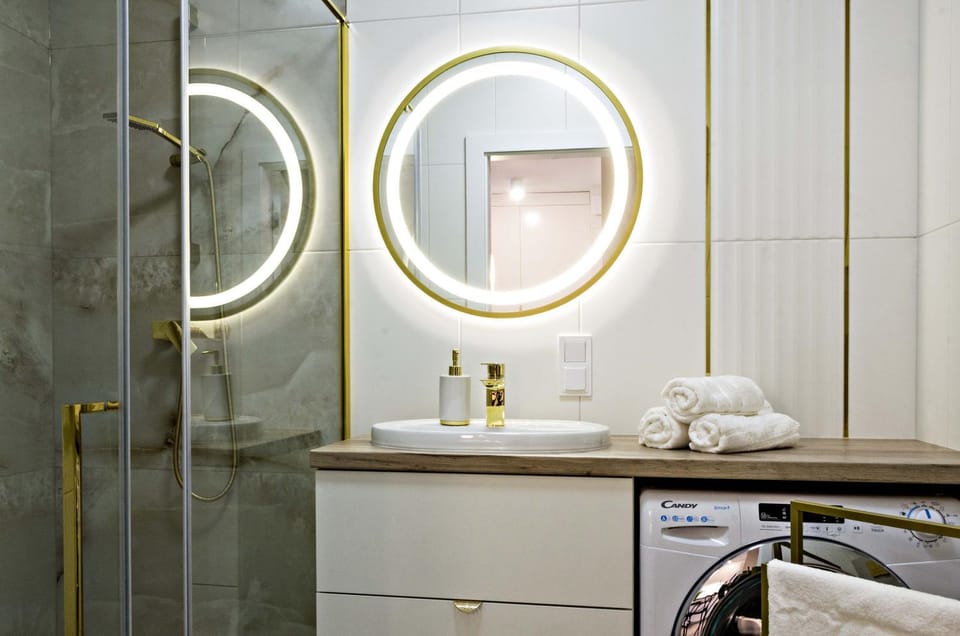Bathroom, towels, washing machine