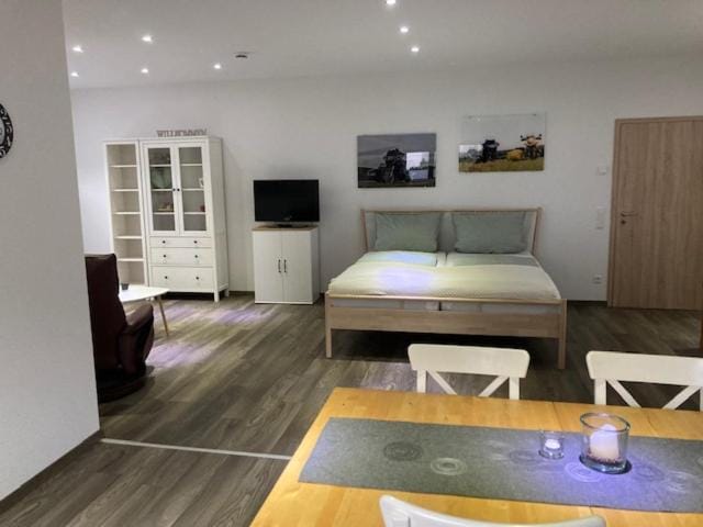 Bed, Photo of the whole room