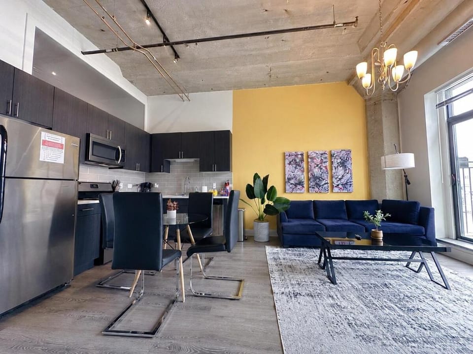 McCormick Place 2BR Suite with Patio, Skyline View and Optional Parking Sleeps 6 Near Soldier Field and Grant Park Apartment in South Loop