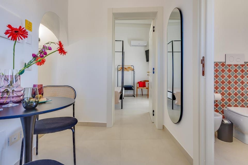 Living room, Seating area, Dining area, Bedroom