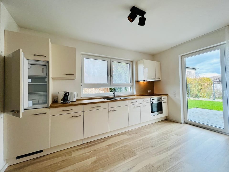 Kitchen or kitchenette, Business facilities, dishwasher, minibar, pet friendly, stove, toaster, kitchen
