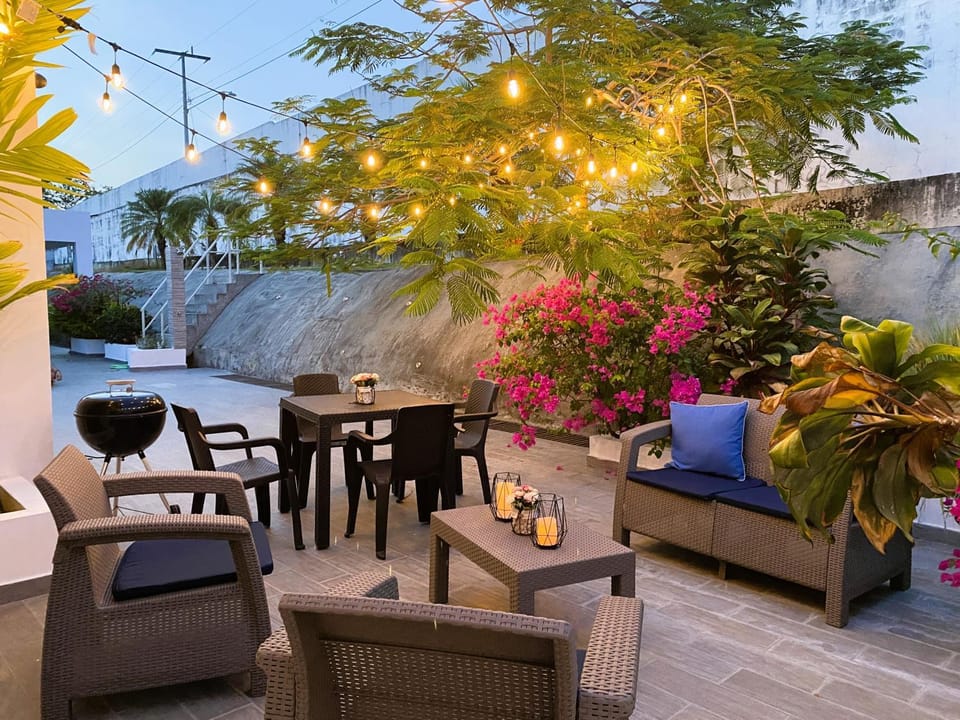 Garden, View (from property/room), Balcony/Terrace, Seating area, Dining area, Garden view, Sunset