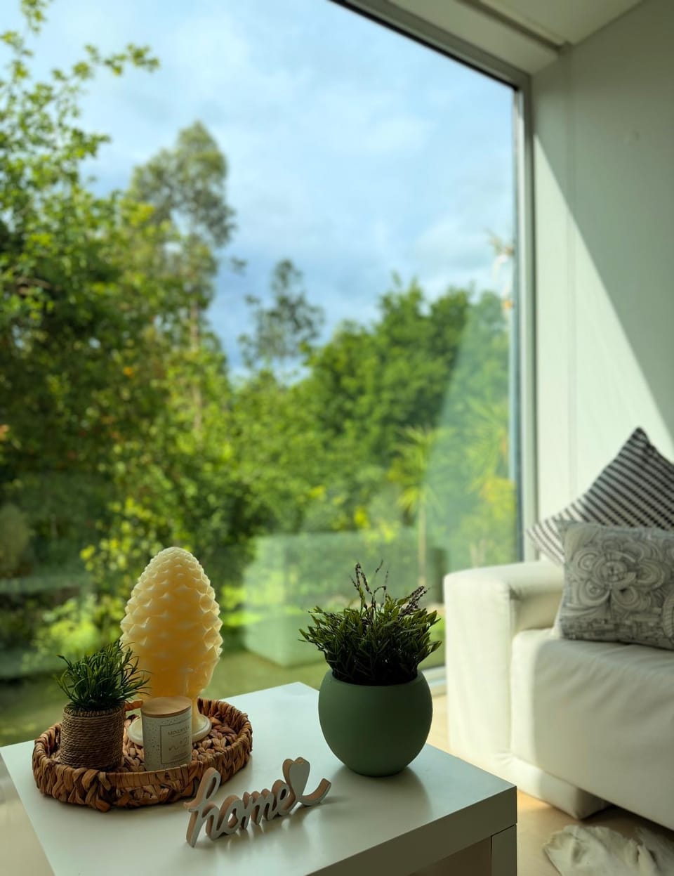 Day, Living room, Seating area, Garden view