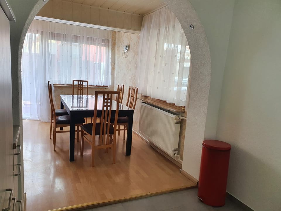 Seating area, Dining area
