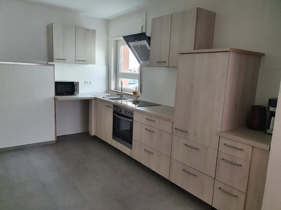 Kitchen or kitchenette, dishwasher, minibar, stove