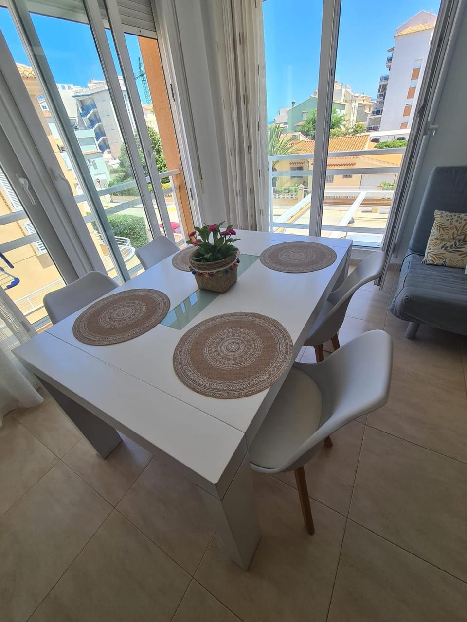 Living room, Decorative detail, Dining area