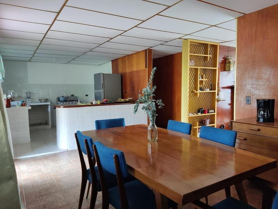 Las Nubes Hostal Bed and Breakfast in Bocas del Toro Province